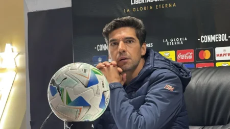 Abel lamenta revés do Palmeiras e aposta na virada: "Se alguém pode reverter, somos nós"