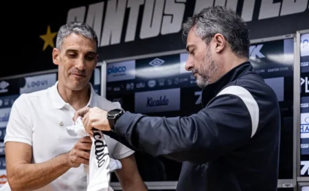 Alexandre Mattos Apoia Vojvoda no Santos Após Vexame Contra o Vitória