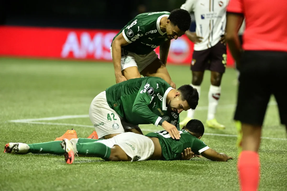 Allan comemora boa performance e terá aumento salarial no Palmeiras; Abel afirma: "Ele merece"