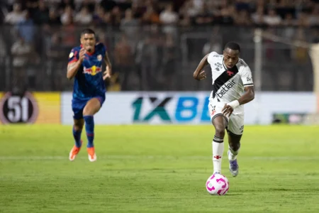 Andrés Gómez: 90 minutos, nova assistência e aprovação na estreia pelo Vasco