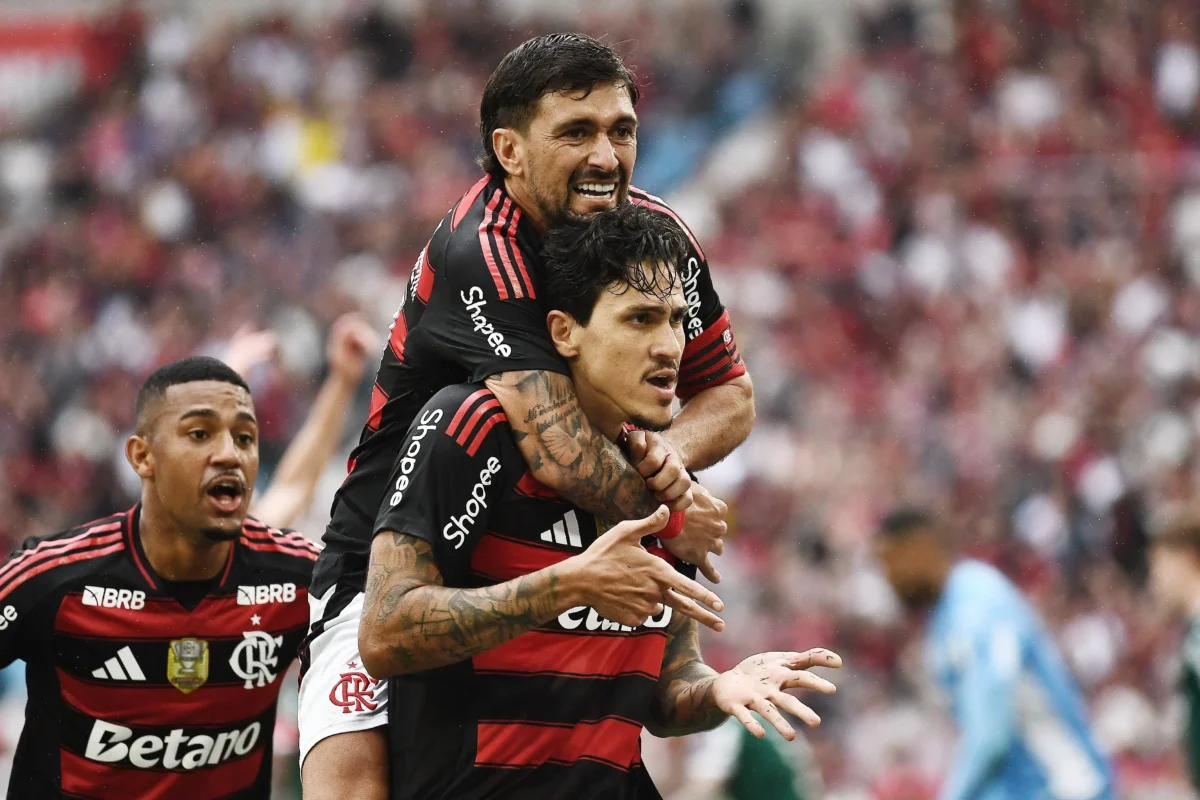 Análise: Flamengo exibe força de campeão e aperta o Palmeiras na disputa do Brasileirão