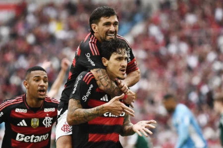 Análise: Flamengo exibe força de campeão e aperta o Palmeiras na disputa do Brasileirão