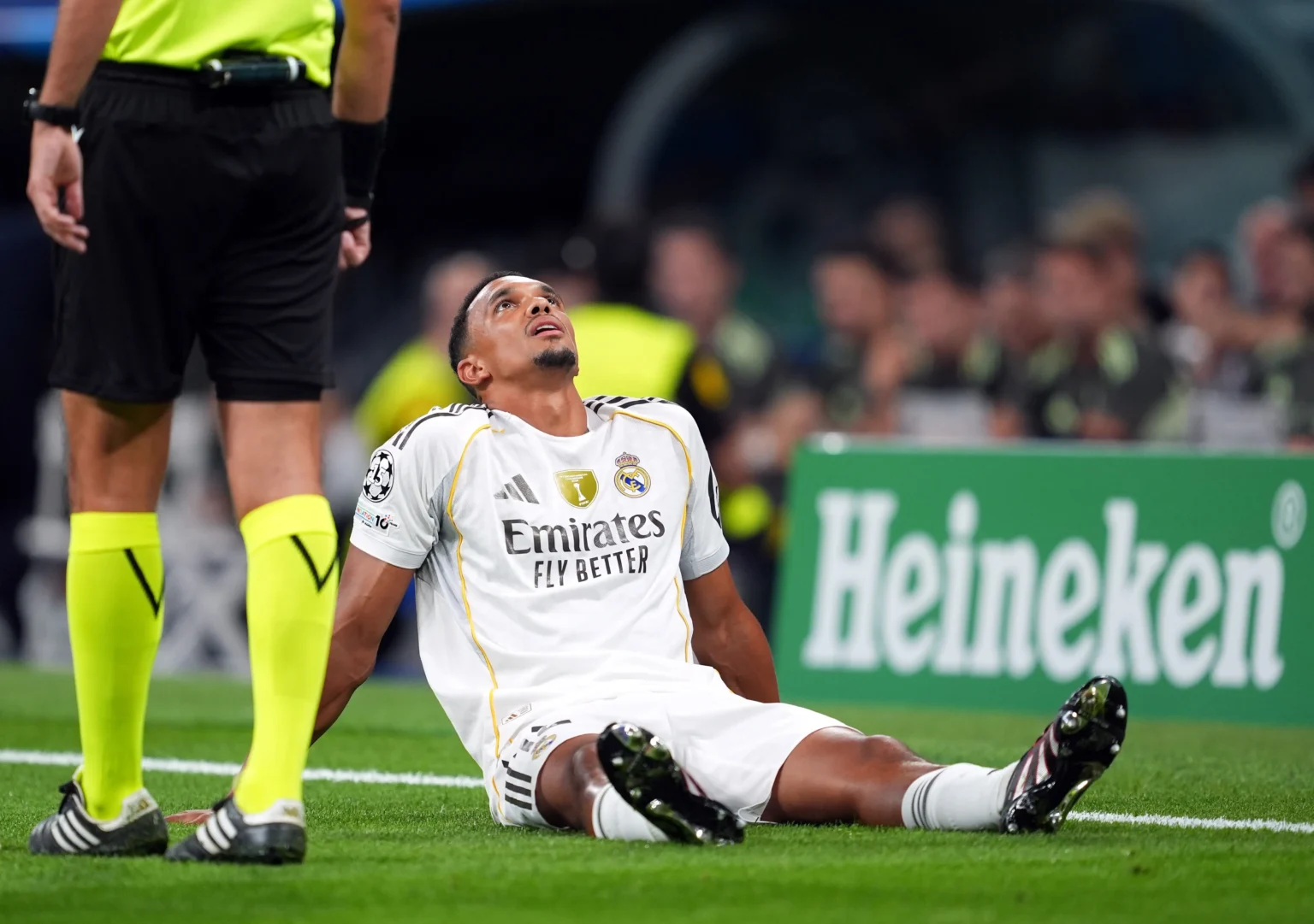 Arnold tem recuperação acelerada e pode ser relacionado para Real x Juventus