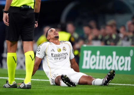 Arnold tem recuperação acelerada e pode ser relacionado para Real x Juventus