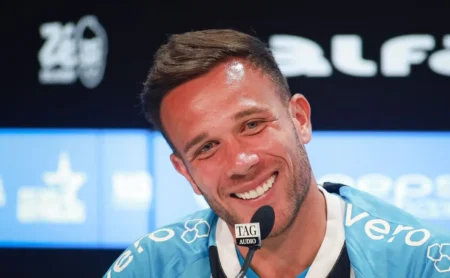 Arthur celebra momento no Grêmio: “Superou minhas expectativas”