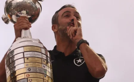 Artur Jorge nega mágoa e comenta saída do Botafogo no início do ano: “Não estou muito preocupado”