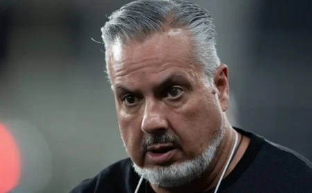 Até quando? – Boto critica arbitragem após gol ignorado no Botafogo x Flamengo "Até quando?" - Boto critica arbitragem após gol ignorado no Botafogo x Flamengo