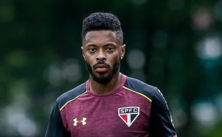 Atleta do São Paulo Sente-se Insatisfeito com a Situação e Crítica a Decisões do Presidente Julio Casares Atleta do São Paulo Sente-se Insatisfeito com a Situação e Crítica a Decisões do Presidente Julio Casares