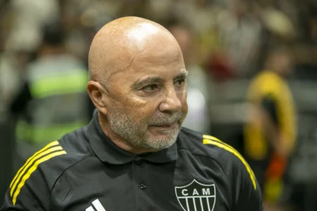 Atlético-MG a dois pontos do Z-4: 10 jogos para garantir permanência na Série A e foco na Sul-Americana Atlético-MG a dois pontos do Z-4: 10 jogos para garantir permanência na Série A e foco na Sul-Americana