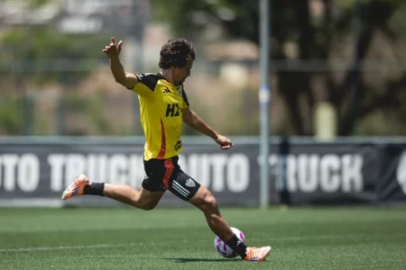 Atlético-MG Embarca com Escalação Renovada para o Brasileiro e a Sul-Americana