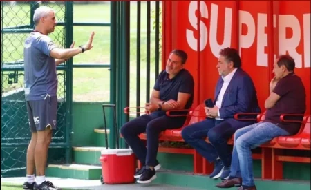 Bastidores: Crespo Requer Aprovação para Reforços do São Paulo em 2026