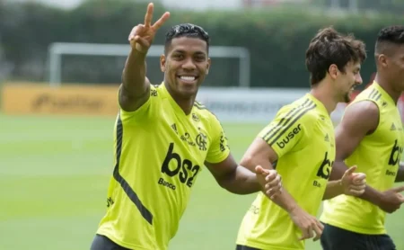 Berrio relembra assistência histórica que deu ao Flamengo em Flamengo x Botafogo e se declara ao Rubro-Negro