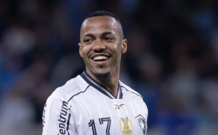 Botafogo celebra: Alexander Barboza e Marlon Freitas estão de volta