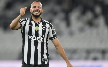 Botafogo identifica falhas no ataque, planeja reformulação e busca investimentos para manter a estabilidade no SAF em 2026 Botafogo identifica falhas no ataque, planeja reformulação e busca investimentos para manter a estabilidade no SAF em 2026