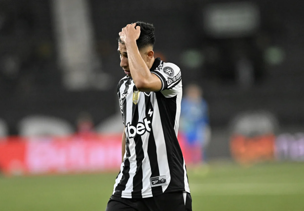 Botafogo não contará com Arthur Cabral e Savarino contra o Ceará