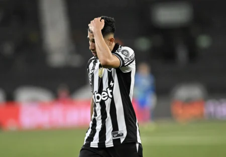 Botafogo não contará com Arthur Cabral e Savarino contra o Ceará