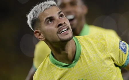 Bruno Guimarães Dá Passe de Luxo para Paulo Henrique Marcar Gol pela Seleção Brasileira