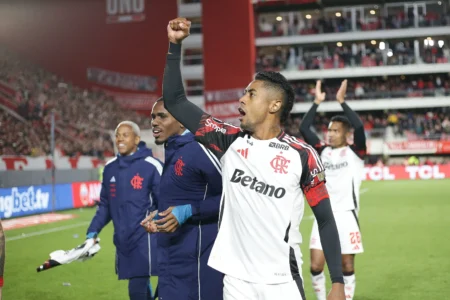 Bruno Henrique é Multado por Gesto Obsceno e Está Disponível para Jogar pelo Flamengo na Libertadores.