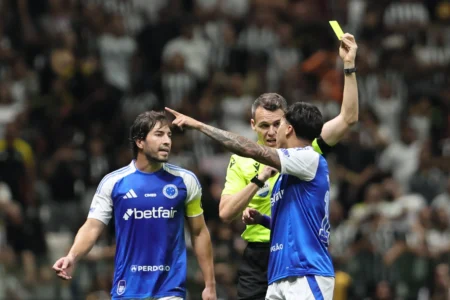 Capitão do Cruzeiro, Lucas Silva critica decisão de equipe após gol do Atlético-MG: "Erro crucial"