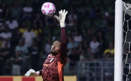 Carlos Miguel em Destaque: André Rizek Elogia Defesas Cruciais Contra o Palmeiras