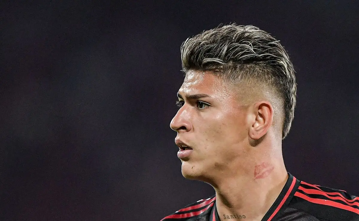 Carrascal: Mais que Reserva, um Coringa Essencial no Flamengo Carrascal: Mais que Reserva, um Coringa Essencial no Flamengo