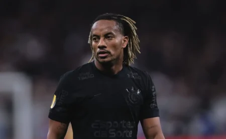 Carrillo especula saída do Corinthians rumo ao Internacional, citando Ramón Díaz