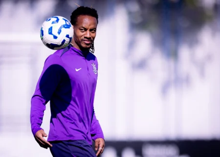 Carrillo se diz apto ao retorno ao Corinthians e desconversa sobre proposta do Inter: Estou feliz aqui Carrillo se diz apto ao retorno ao Corinthians e desconversa sobre proposta do Inter: "Estou feliz aqui"