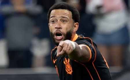 Casagrande: "Jogada de Memphis apaga tudo" no Corinthians