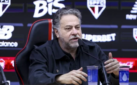 Casares Defende Prudência no Mercado e Planeja Janela de Contratações Modesta para 2026