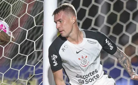 Charles analisa desfalques no meio-campo e projeção do Corinthians no Brasileirão Betano: Seguir assim Charles analisa desfalques no meio-campo e projeção do Corinthians no Brasileirão Betano: "Seguir assim"