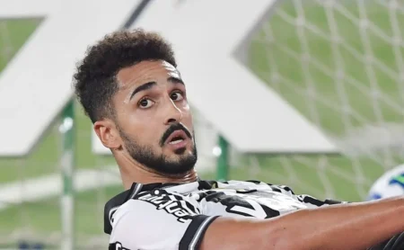 Chris Ramos salienta gol crucial na vitória do Botafogo: Merecemos uma vitória Chris Ramos salienta gol crucial na vitória do Botafogo: "Merecemos uma vitória"