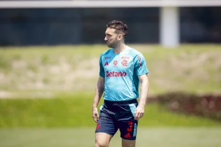 Com Ortiz, Flamengo parte para a Argentina contra o Racing; confira os relacionados Com Ortiz, Flamengo parte para a Argentina contra o Racing; confira os relacionados
