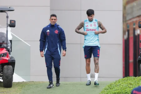 Com Pulgar, a torcida do Flamengo escolhe o time ideal para enfrentar o Botafogo.