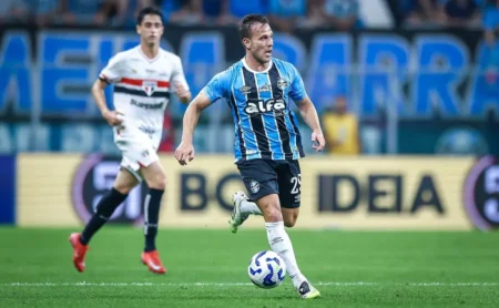 Convocação de Arthur, do Grêmio, para a Seleção Brasileira é endossada por Alex Bagé e Diogo Rossi