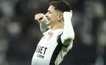 Corinthians divulga relacionados sobre Garro e Memphis Depay para clássico contra o Santos Corinthians divulga relacionados sobre Garro e Memphis Depay para clássico contra o Santos