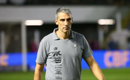 Corinthians é Vencido pelo Santos durante o Clássico Corinthians é Vencido pelo Santos durante o Clássico