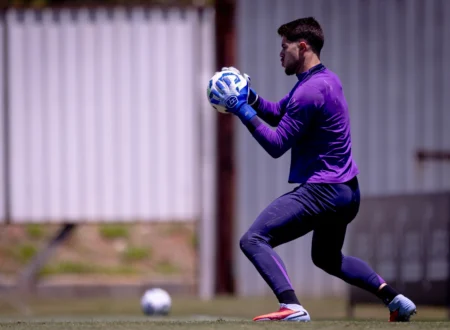 Corinthians: Hugo Souza segue ausente, Felipe Longo deve ser titular contra o Vitória Corinthians: Hugo Souza segue ausente, Felipe Longo deve ser titular contra o Vitória