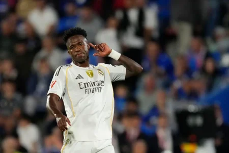 Courtois defende Vini Jr.: Aos 18 anos, muitos de vocês o zombaram Courtois defende Vini Jr.: "Aos 18 anos, muitos de vocês o zombaram"