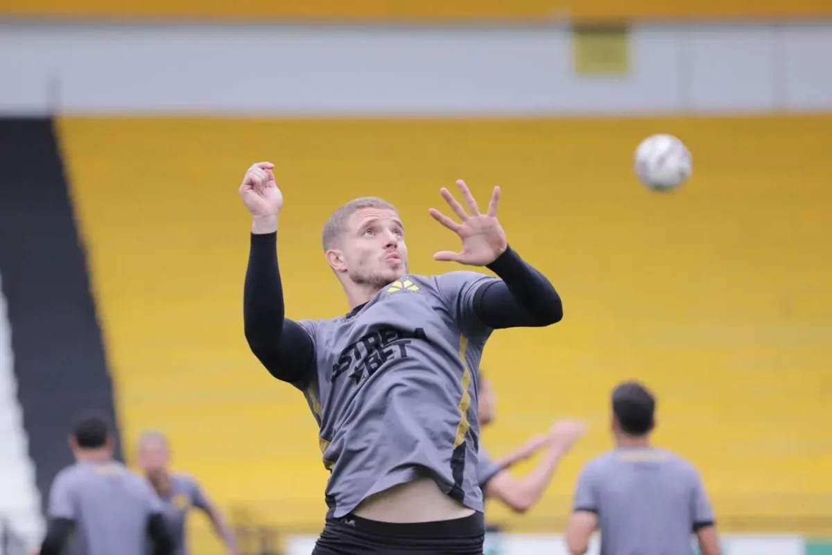 Criciúma Obtém Efeito Suspensivo: Naldi Liberado para Jogar Criciúma Obtém Efeito Suspensivo: Naldi Liberado para Jogar