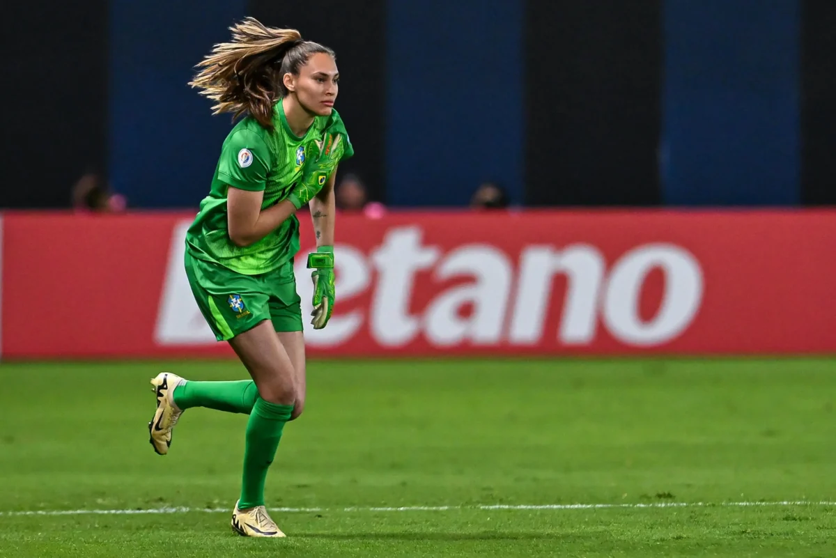 Cruzeiro Acerta Pré-Contrato com Cláudia, Goleira do Fluminense e da Seleção Cruzeiro Acerta Pré-Contrato com Cláudia, Goleira do Fluminense e da Seleção