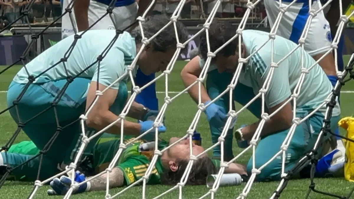 Cruzeiro descarta lesão em Cássio após choque em clássico; detalhes