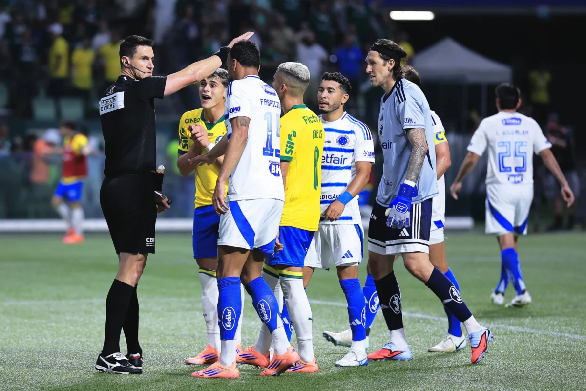 Cruzeiro e Arbitragem: Erros Capitais em Sete Jogos do Brasileirão