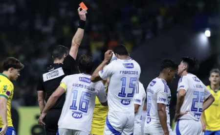 Cruzeiro: Menos faltas, mais cartões em jogos fora de casa