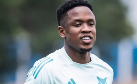 Cruzeiro: Possível Retorno de Sinisterra Contra o Palmeiras, com Novidades em Cássio, Kaio Jorge e Kaiki Bruno