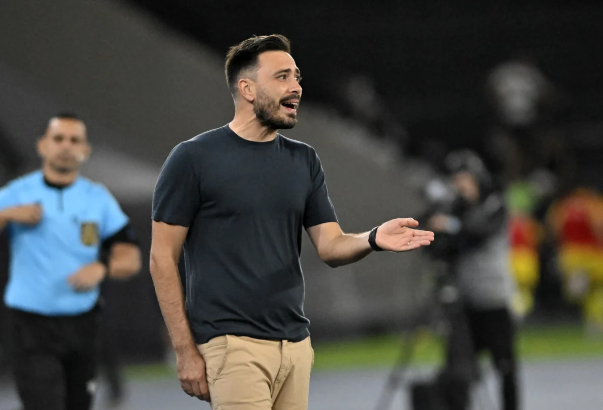 Davide se iguala a Paiva em número de jogos pelo Botafogo, mas com aproveitamento diferente.