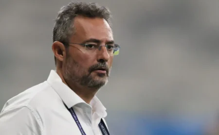 Decisão de Santos sobre empréstimo de Luisão para 2026 não é unânime Decisão de Santos sobre empréstimo de Luisão para 2026 não é unânime