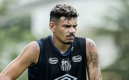 Desempenho de Tiquinho Soares no Santos e Rumores de Saída em 2026