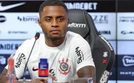 Diego Palacios Retorna ao Karpaty Após Quase Dois Meses Fora por Lesão Diego Palacios Retorna ao Karpaty Após Quase Dois Meses Fora por Lesão