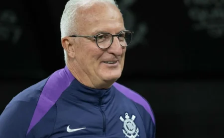 Dorival Júnior Sinaliza Urgência: Corinthians Alvo em Contratações de Centroavante, Lateral, Zagueiro e Mais um Atacante