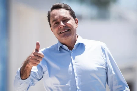 Em dia de clássico, torcida faz feliz o aniversário do dono do Cruzeiro